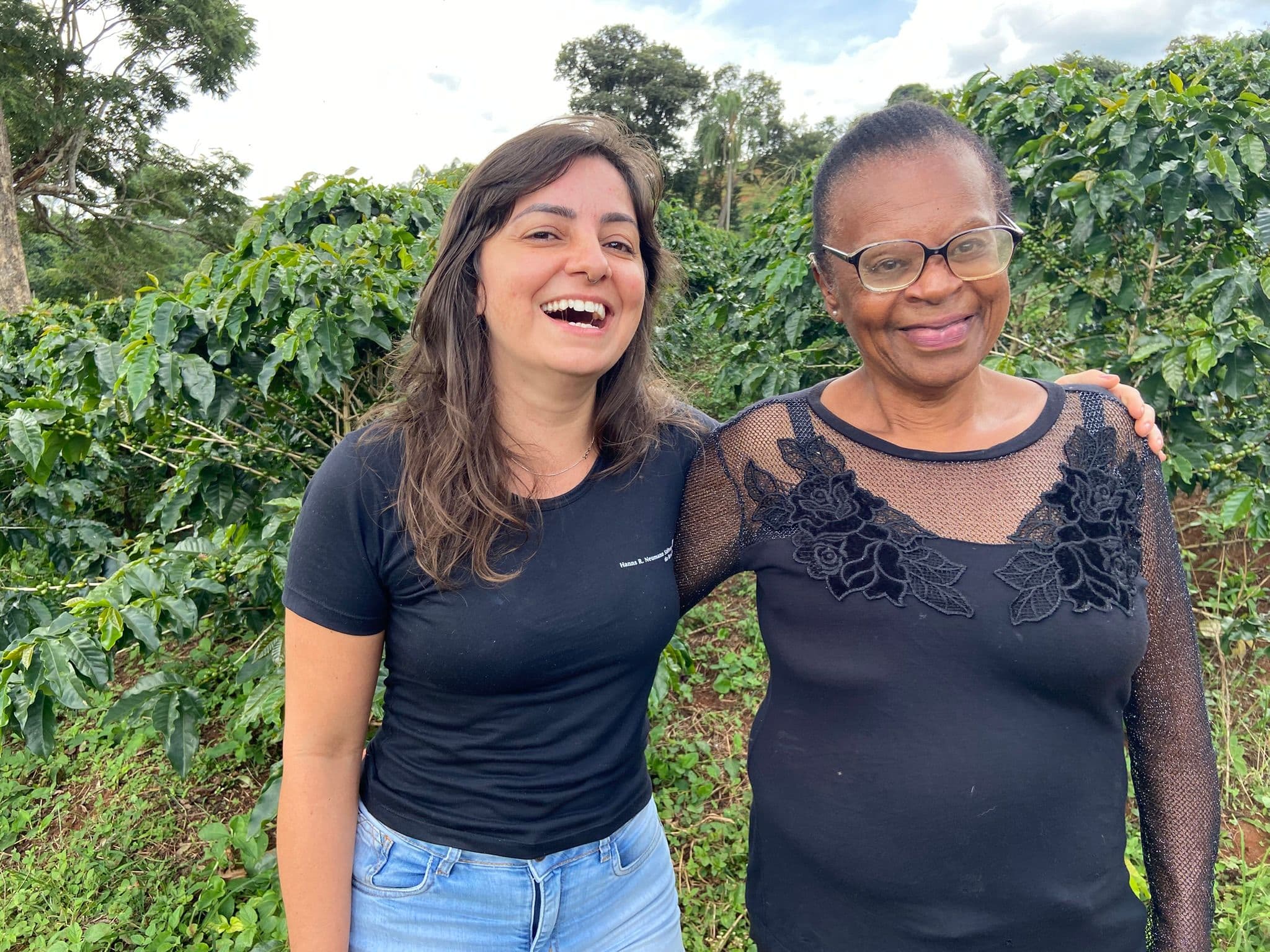 Like school time friends: HRNS and Farmer Families Two women in a coffee field in Brasil